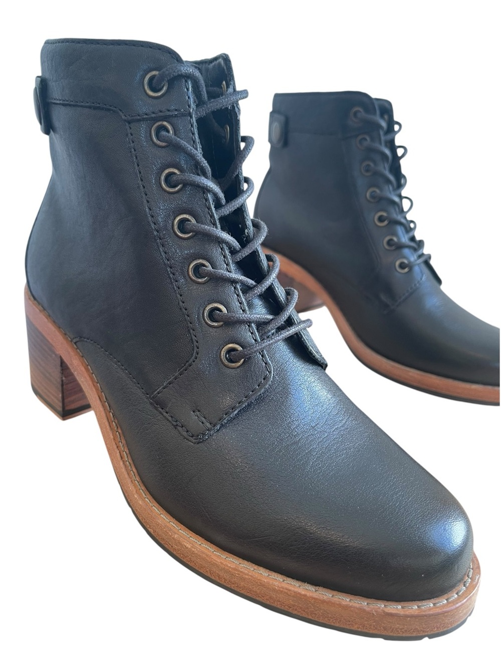 Clarks Clarkdale Tone Black Leather Lace Up Block Heel Ankle Boots NWOT 6.5